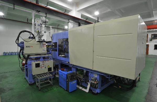 2 color injection machine